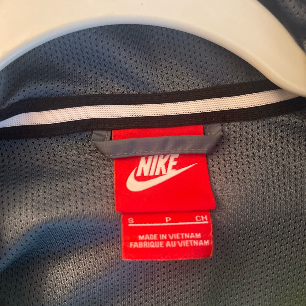 Nike-Wind jacket.